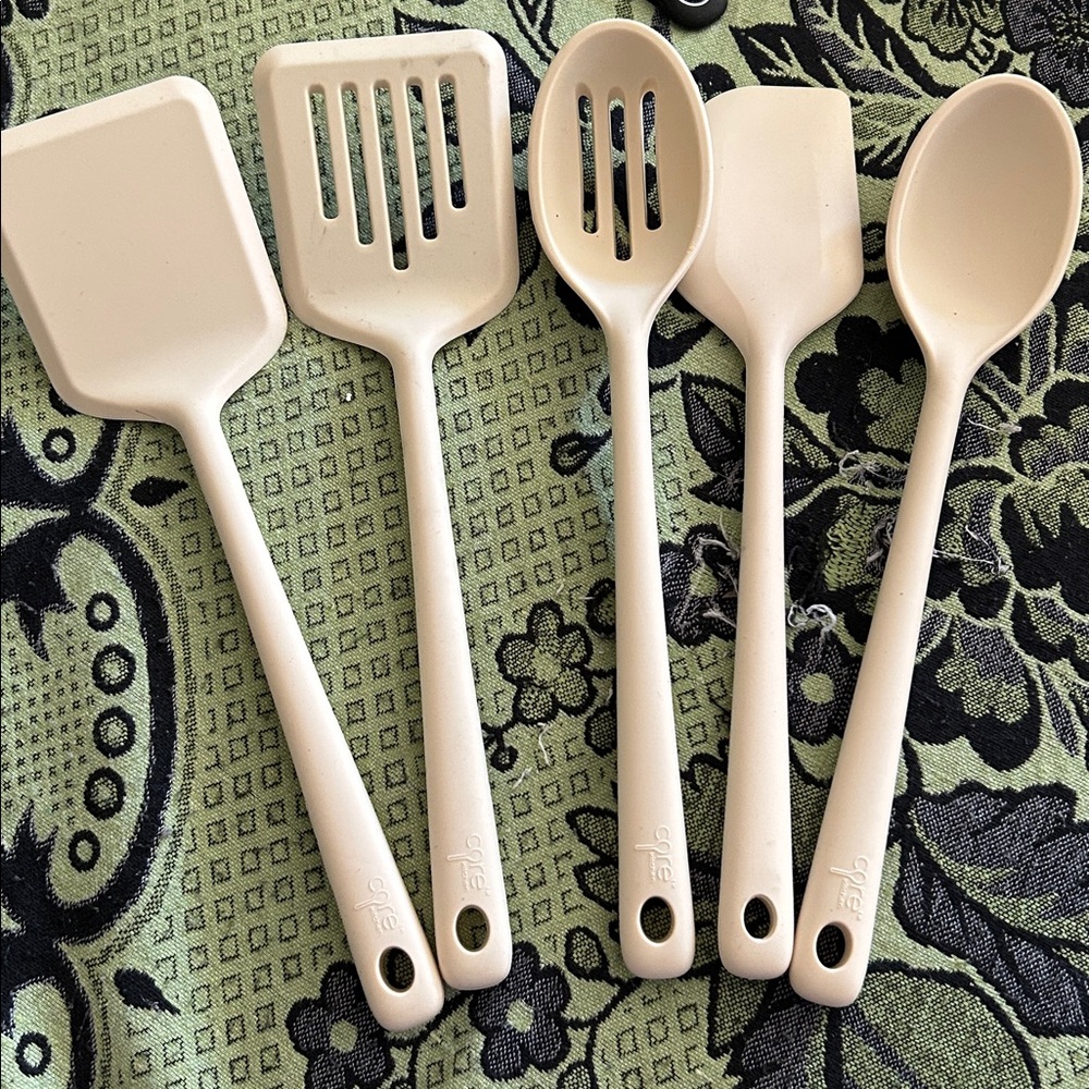 Beige Kitchen Utensil Set